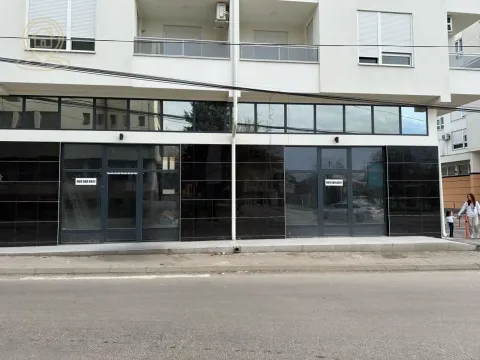Rent, office space, 296m², Palilula, Niš
