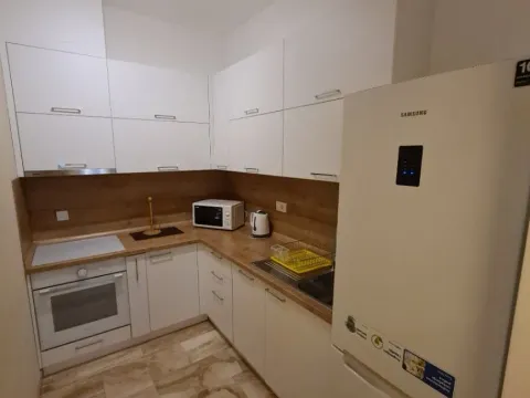 Izdavanje, jednosoban stan, 77m², Centar, Budva - image 2