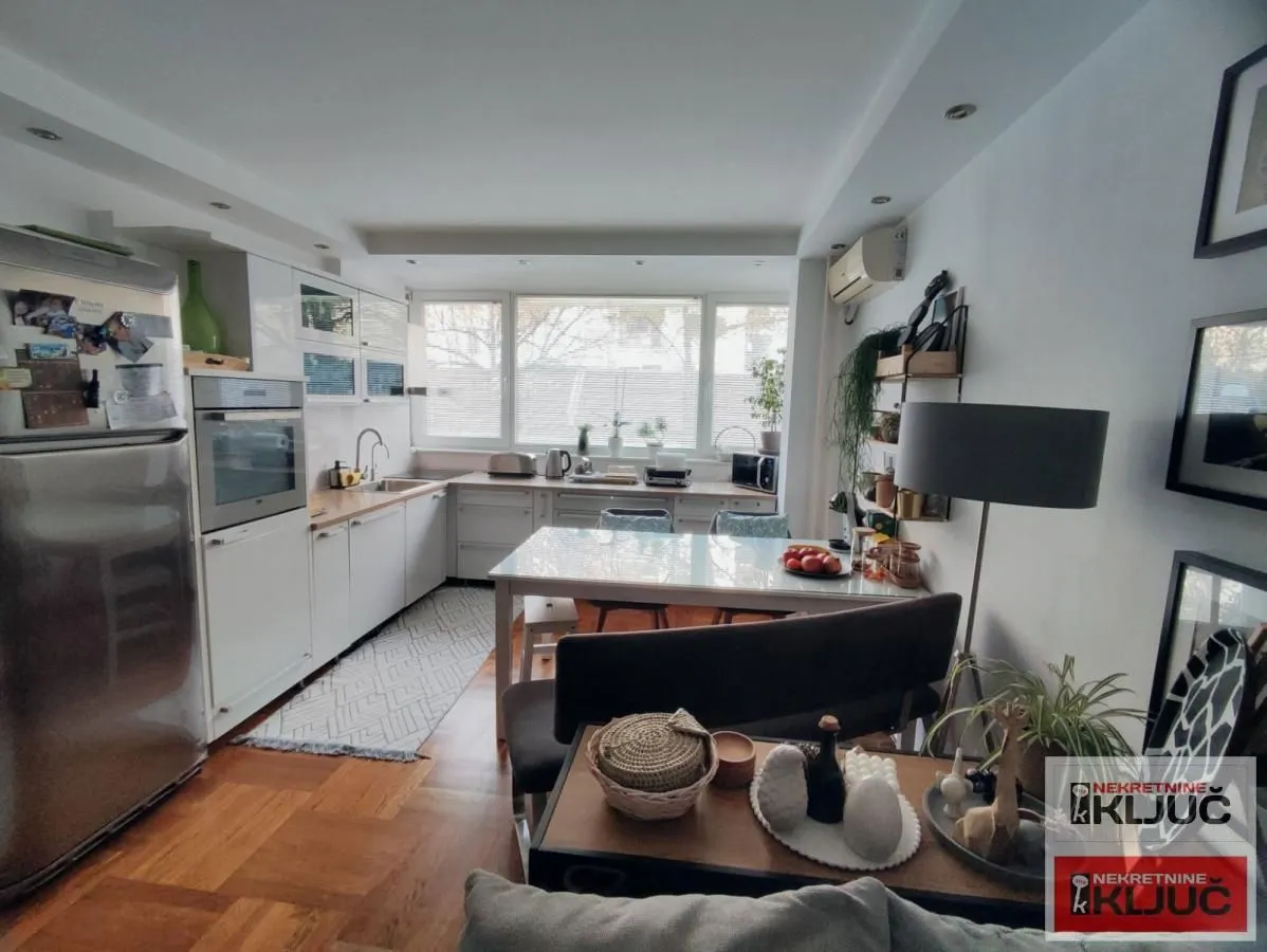 Prodaja, četvorosoban stan, 75m², Grbavica, Novi Sad Sve Podlokacije