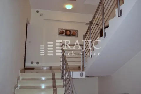 Izdavanje, trosoban stan, 82m², Savski Venac, Beograd - image 18