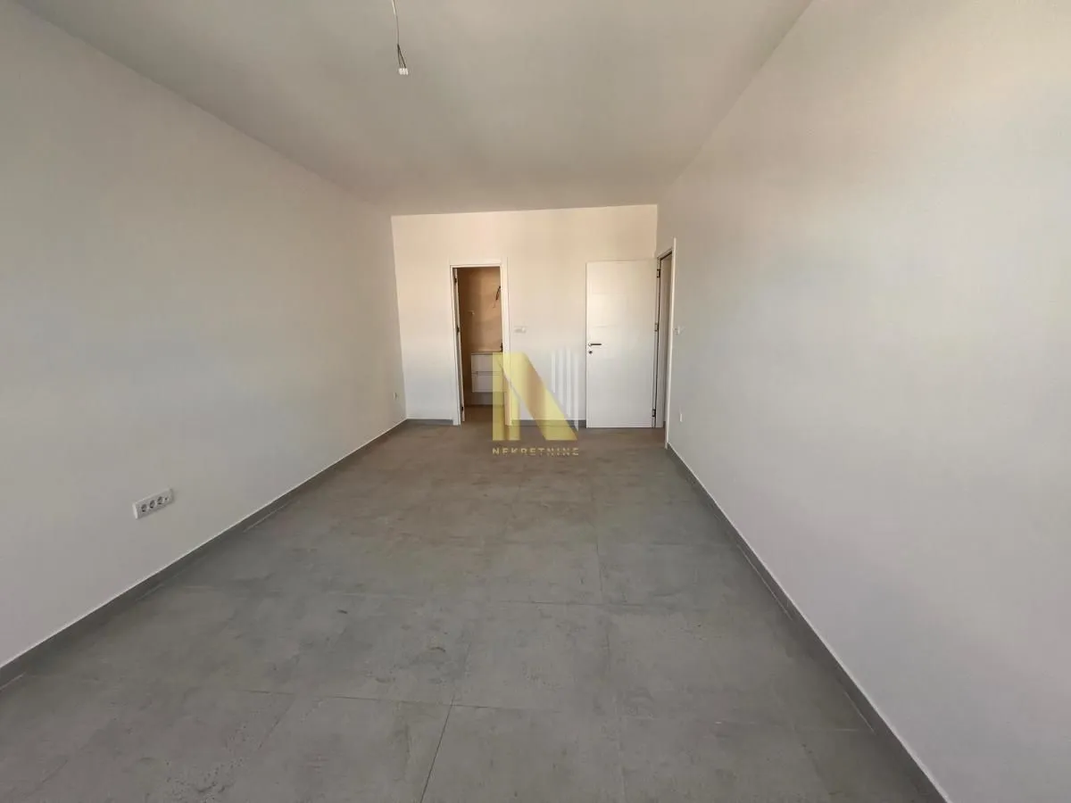 Prodaja, četvorosoban stan, 224m², Telep, Novi Sad Sve Podlokacije