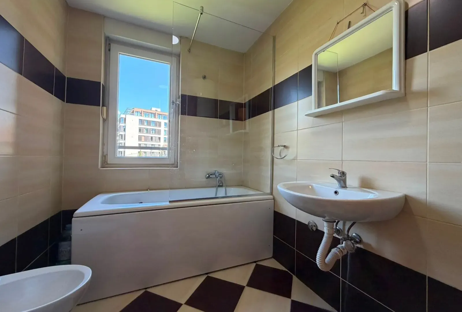 Rent, three bedroom apartment, 107m², Vezirov Most, Podgorica
