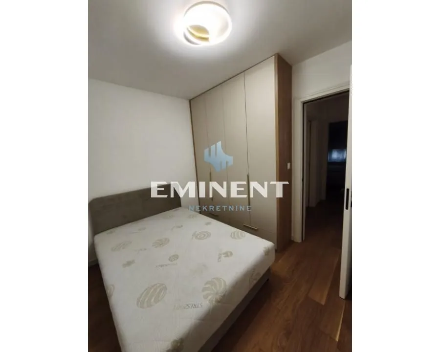 Izdavanje, trosoban stan, 65m², Čubura, Beograd