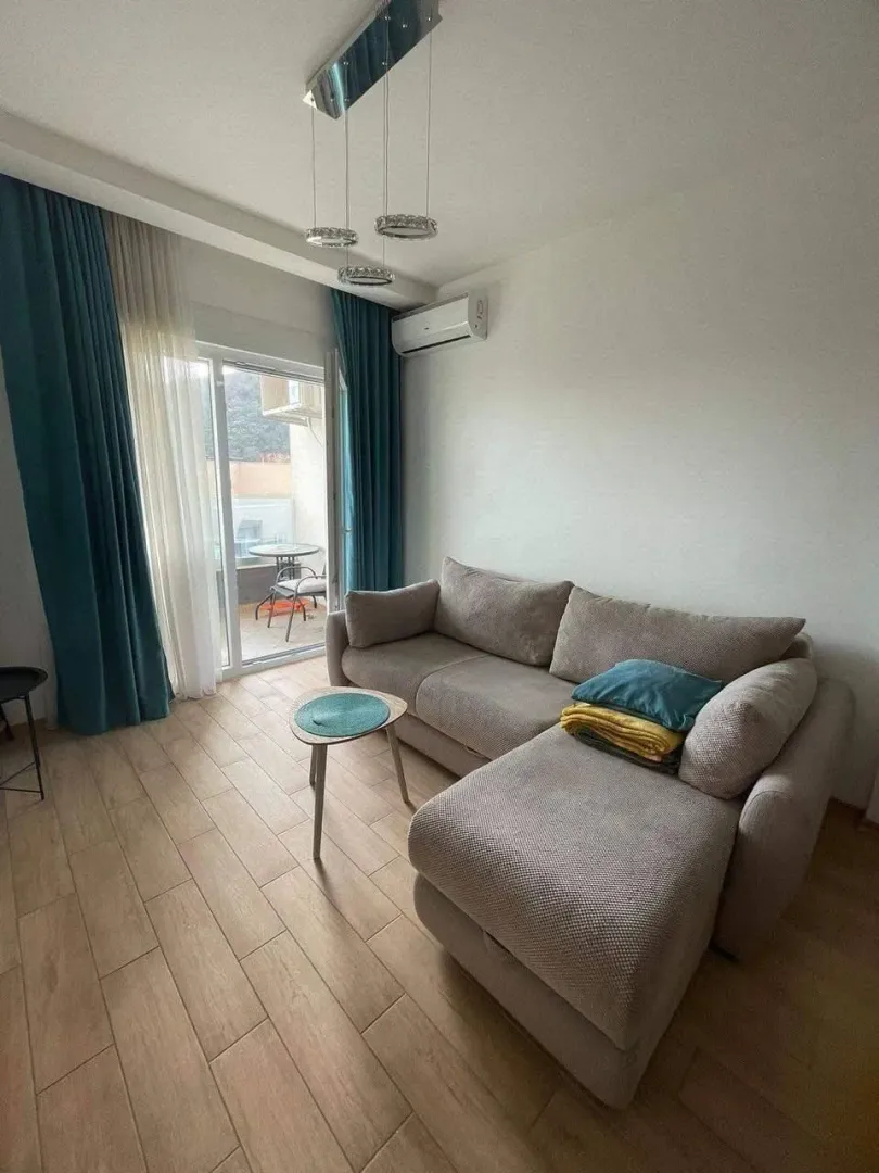 Izdavanje, jednosoban stan, 47m², Golubovina, Budva