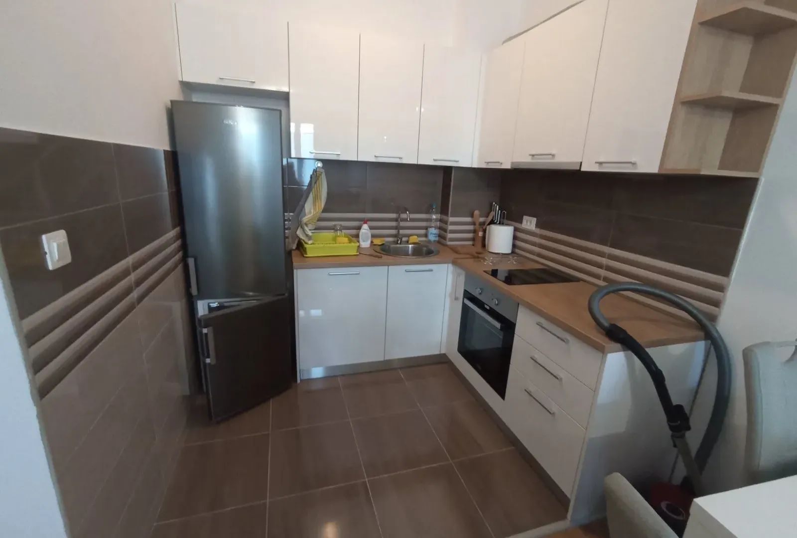 Izdavanje, jednosoban stan, 47m², Stari Aerodrom, Podgorica