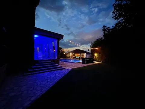 Izdavanje, kuća, 330m², Zeta, Podgorica - image 4