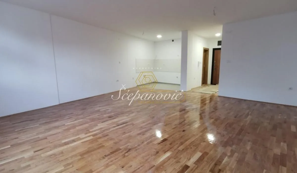 Prodaja, četvorosoban stan, 103m², Salajka, Novi Sad Sve Podlokacije