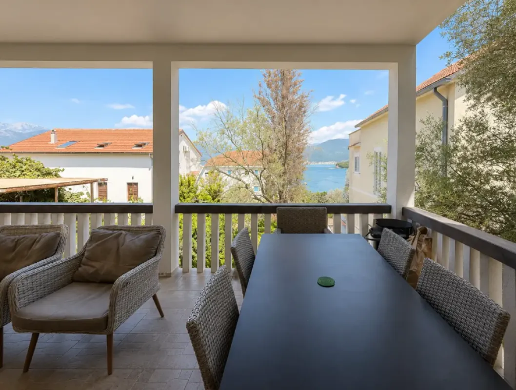 Prodaja, dvosoban stan, 80m², Đuraševići, Tivat