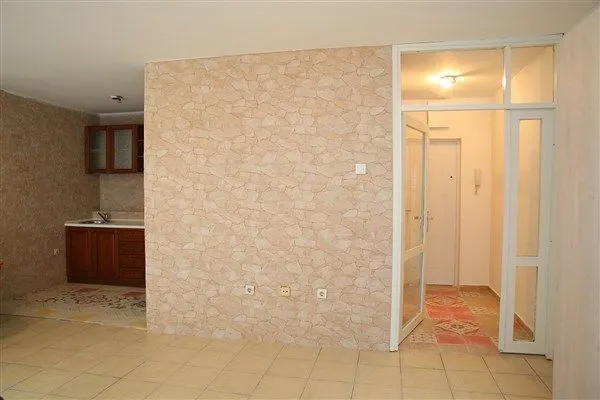 Izdavanje, jednosoban stan, 46m², Blok 5, Podgorica