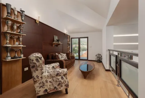 Izdavanje, kuća, 500m², Bonići, Tivat - image 10