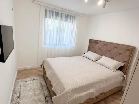 Izdavanje, dvosoban stan, 65m², Stari Aerodrom, Podgorica - image 8