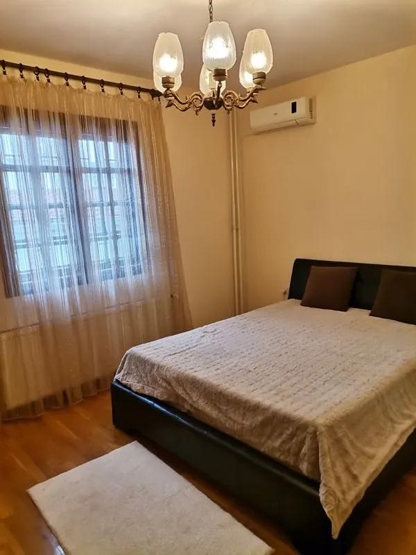 Izdavanje, kuća, 340m², Savski Venac, Beograd