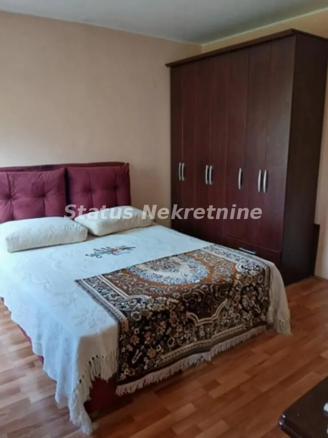 Izdavanje, trosoban stan, 60m², Banatić, Novi Sad Sve Podlokacije