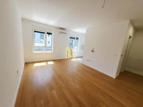 Izdavanje, garsonjera, 28m², Sajmište, Novi Sad - image 3