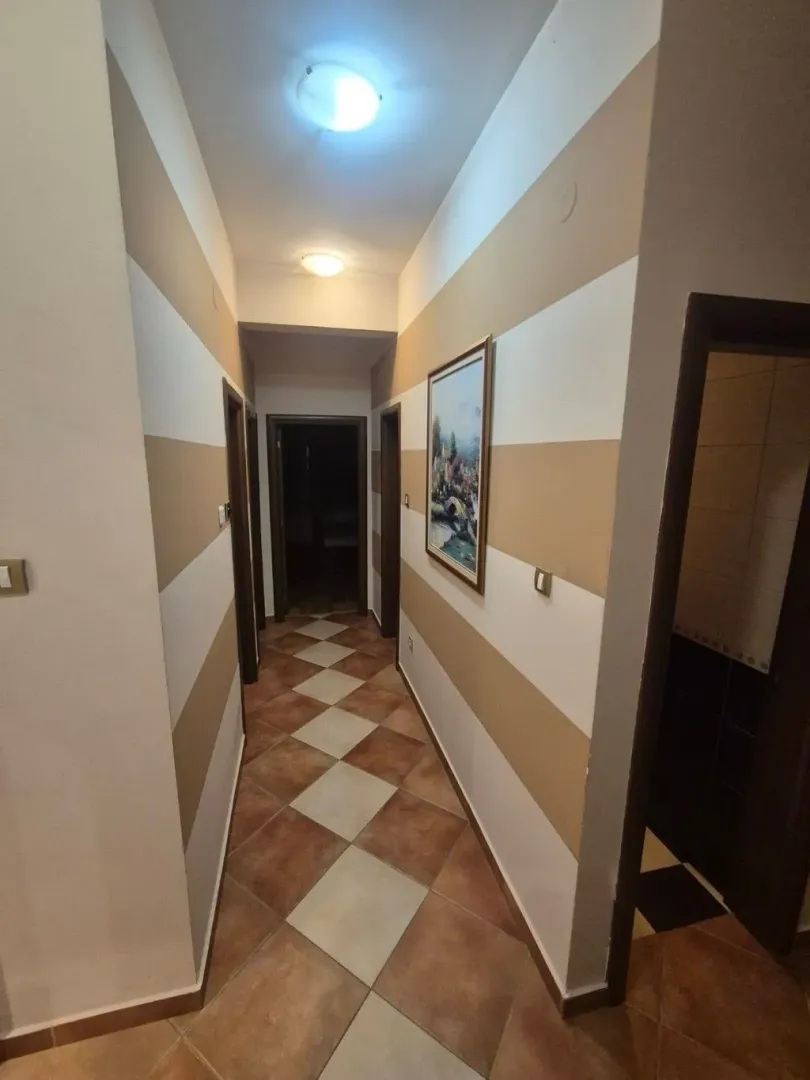 Izdavanje, dvosoban stan, 84m², Krivi Most, Podgorica
