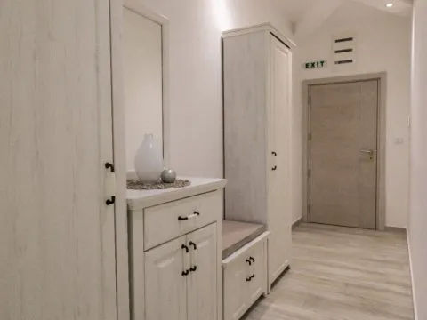 Rent, two bedroom apartment, 93m², Sutomore, Bar - image 4