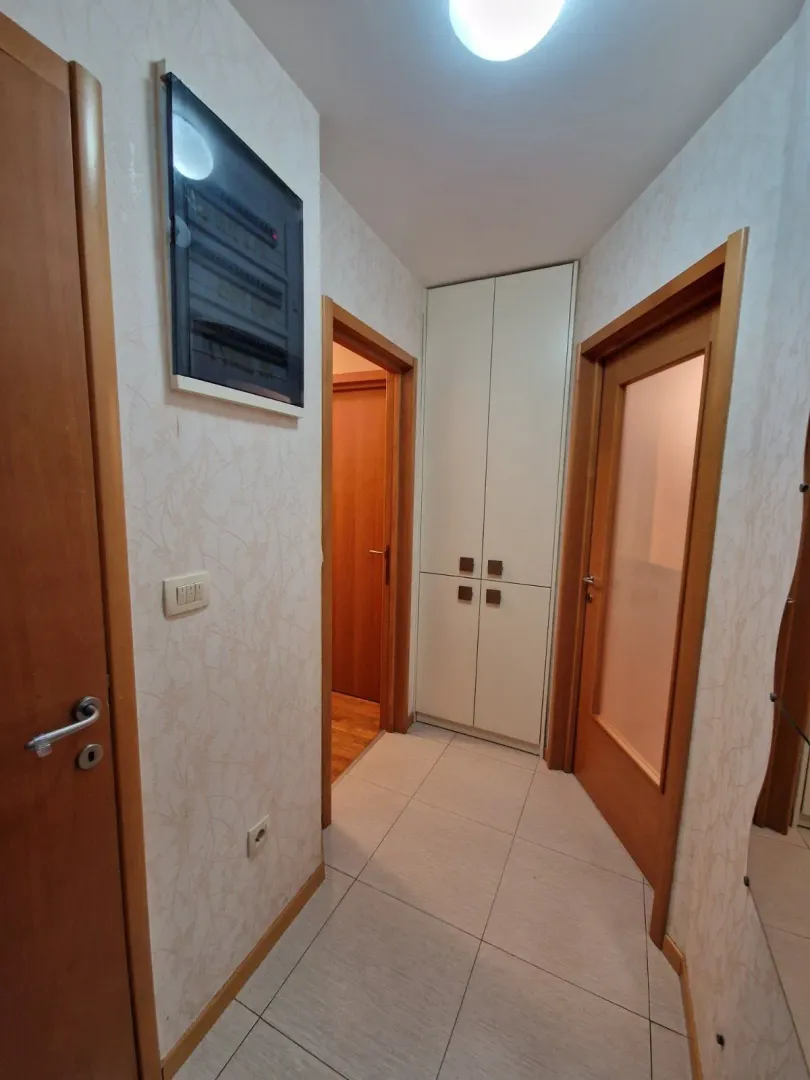 Izdavanje, četvorosoban stan, 75m², Stari Aerodrom, Podgorica