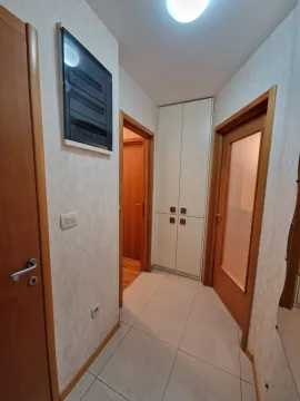 Izdavanje, četvorosoban stan, 75m², Stari Aerodrom, Podgorica - image 3