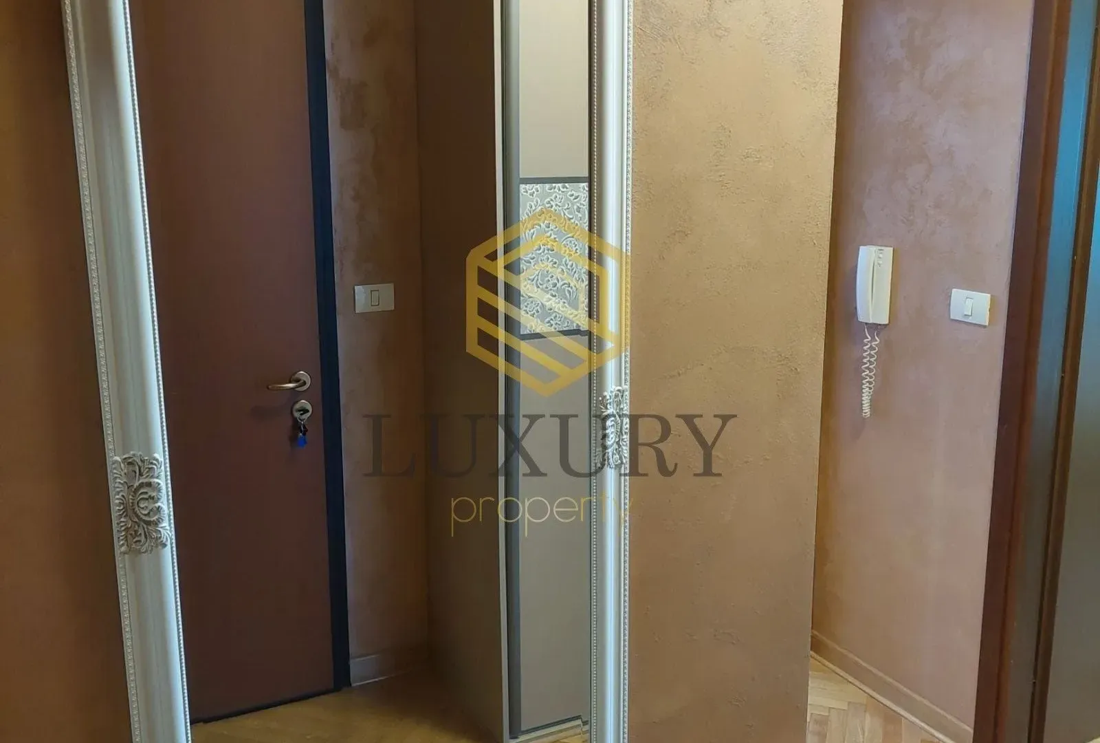 Izdavanje, dvosoban stan, 88m², City Kvart, Podgorica