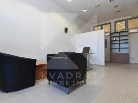 Izdavanje, četvorosoban stan, 100m², Vezirov Most, Podgorica - image 5