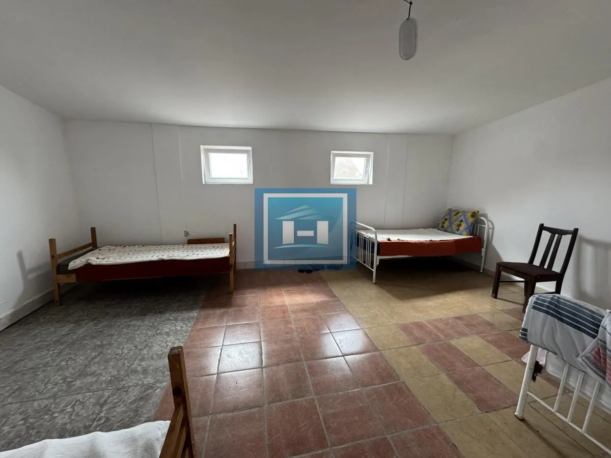 Izdavanje, poslovni prostor, 750m², Mijatovac, Ćuprija