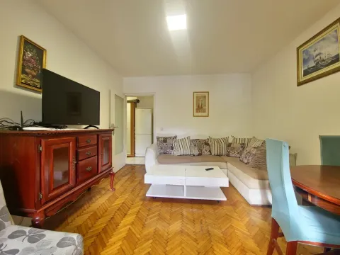 Rent, one bedroom apartment, 45m², Budva, Crna Gora - image 2