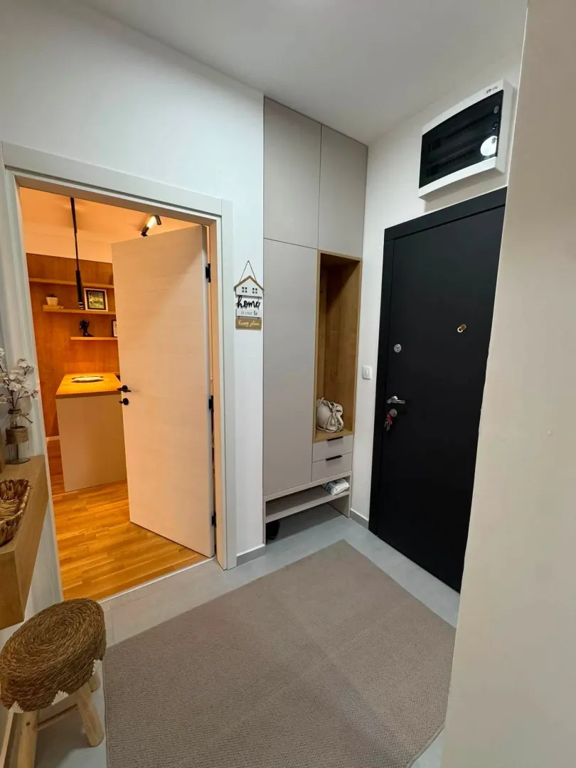 Izdavanje, dvosoban stan, 66m², Stari Aerodrom, Podgorica