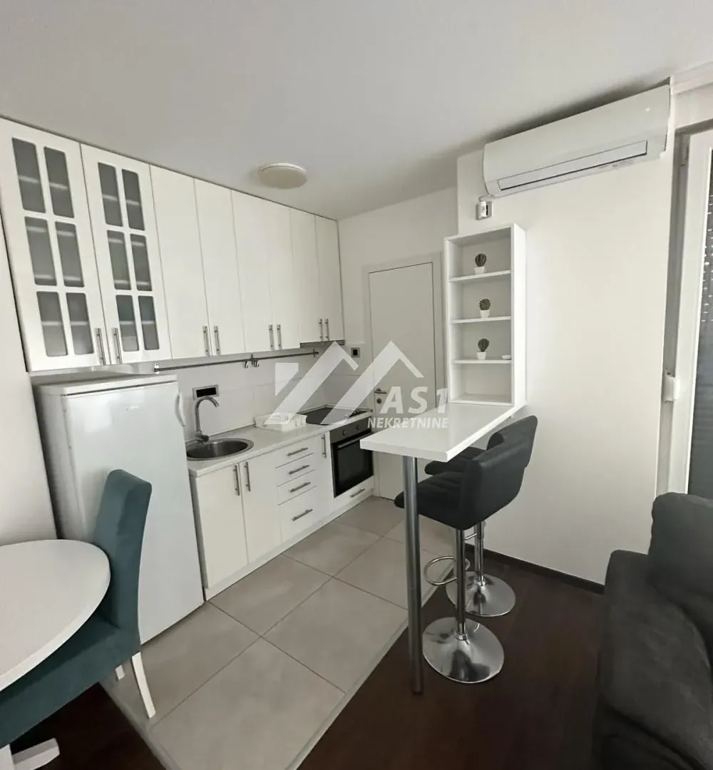 Izdavanje, trosoban stan, 76m², Adamovićevo Naselje, Novi Sad Sve Podlokacije