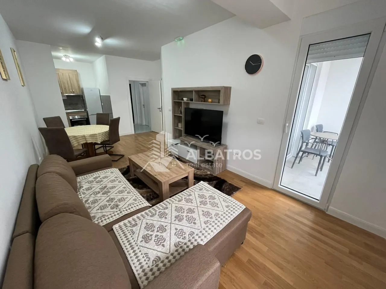 Living room with sofa, dining area, and access to the terrace.