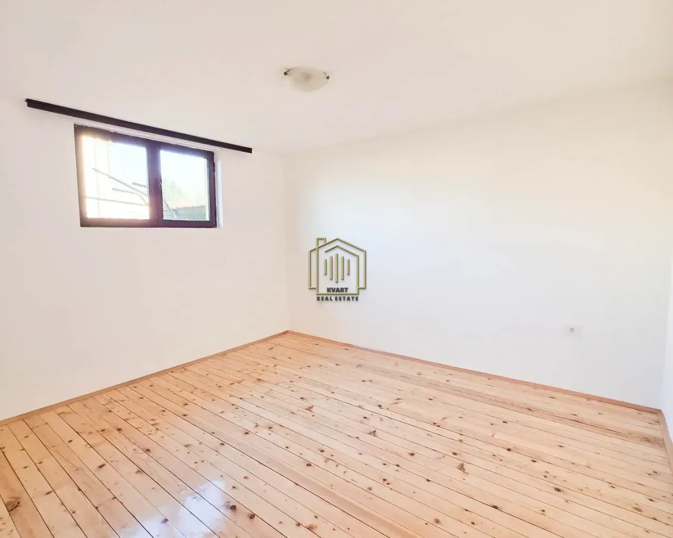 Prodaja, kuća, 350m², Zlatica, Podgorica