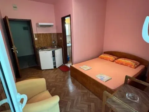 Izdavanje, garsonjera, 25m², Donja Lastva, Tivat - image 2