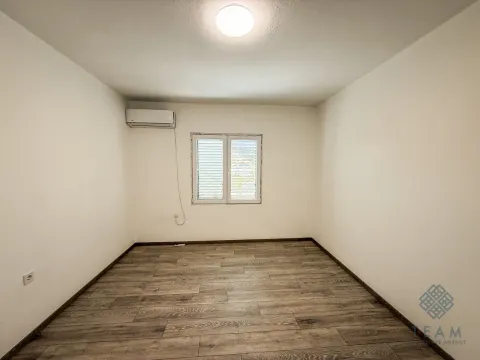 Izdavanje, kuća, 300m², Masline, Podgorica - image 17