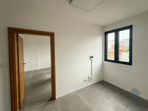 Izdavanje, poslovni prostor, 118m², Centar, Podgorica - image 4