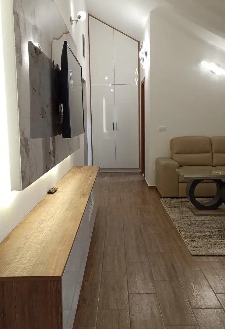 Izdavanje, jednosoban stan, 75m², Dumidran, Tivat