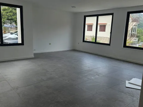 Rent, office space, 80m², Kotor, Crna Gora - image 9