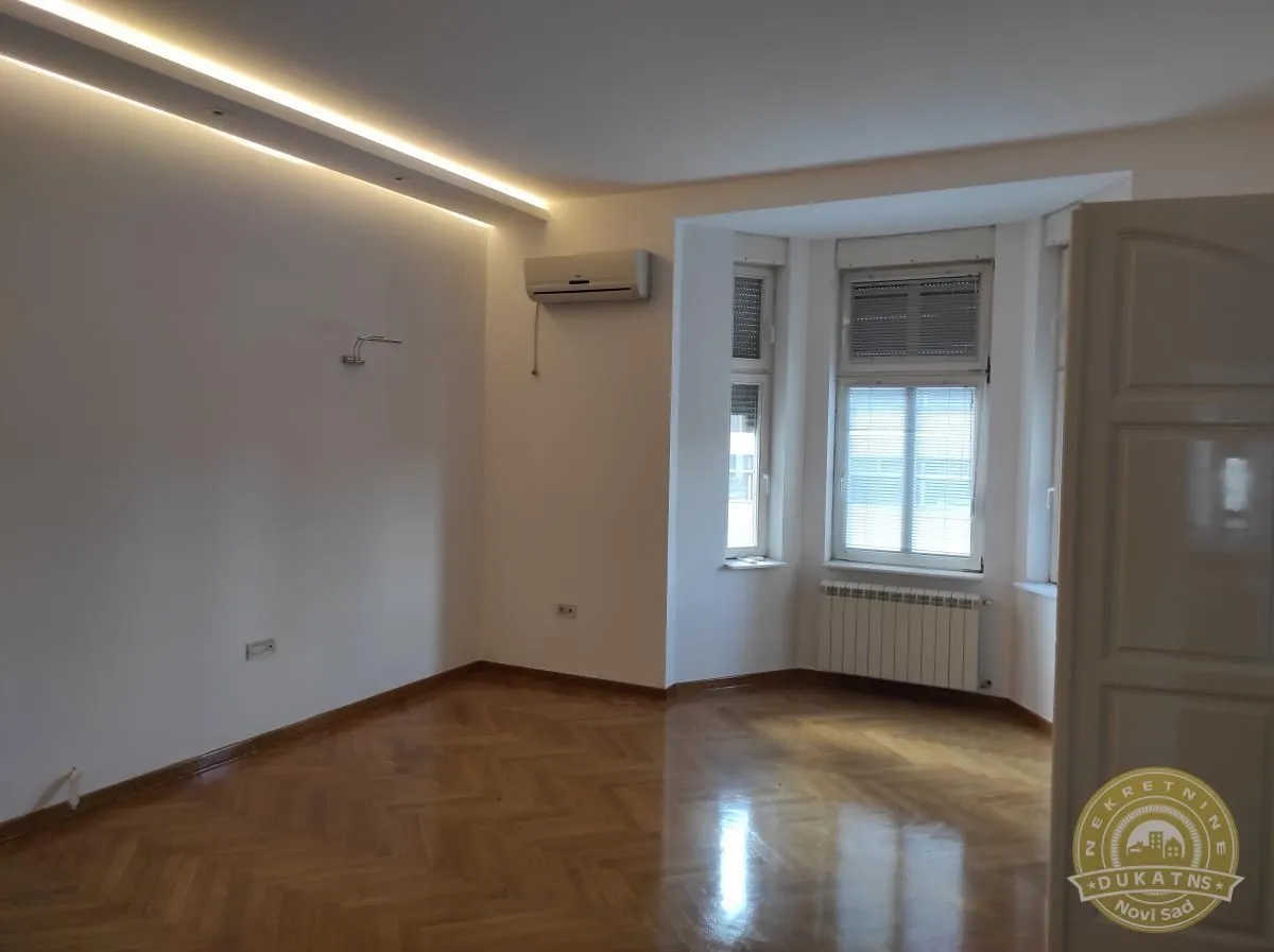 Prodaja, četvorosoban stan, 213m², Centar, Novi Sad
