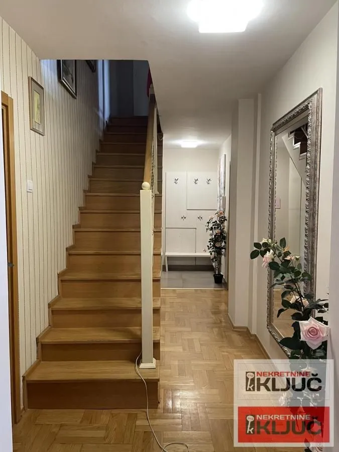 Prodaja, četvorosoban stan, 124m², Grbavica, Novi Sad Sve Podlokacije