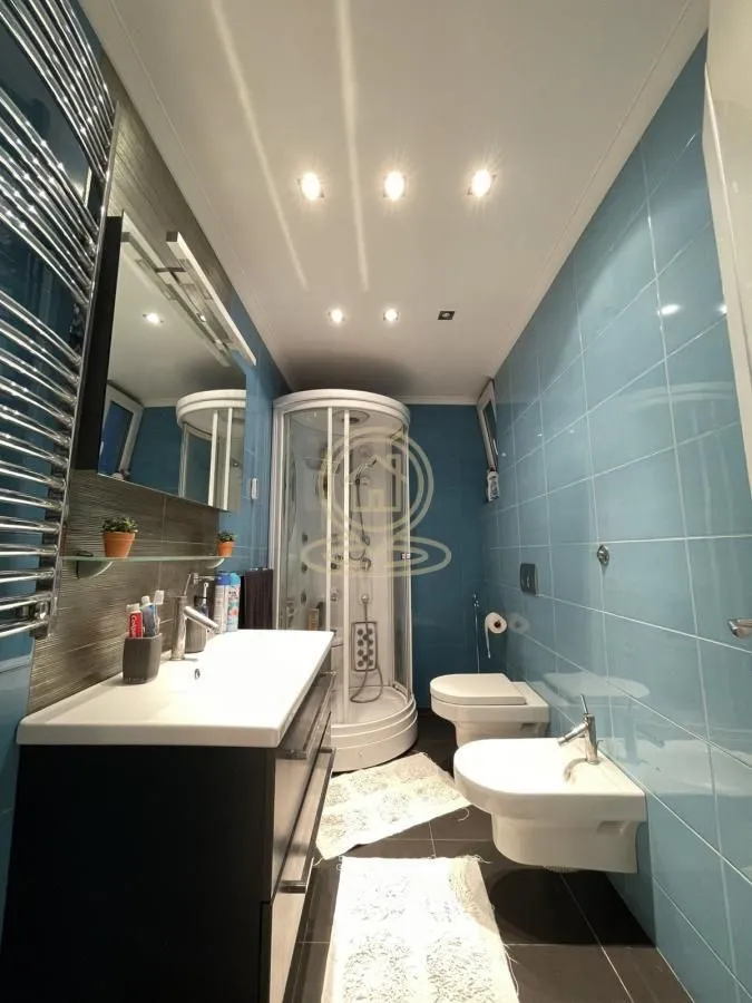 Izdavanje, stan, 310m², Grbavica, Novi Sad Sve Podlokacije