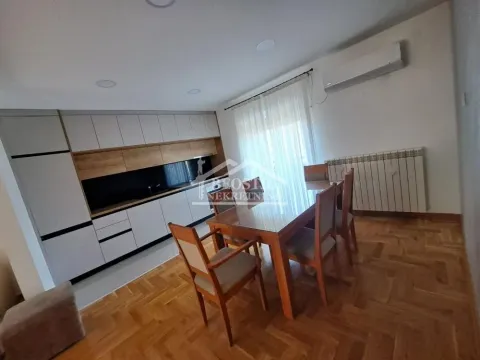 Izdavanje, trosoban stan, 82m², Skojevsko Naselje, Beograd - image 5