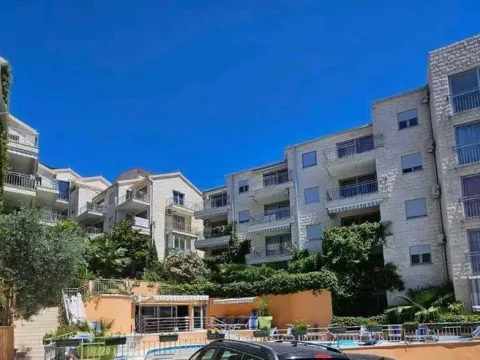 Sale, three bedroom apartment, 72m², Petrovac, Budva - image 2