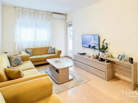 Prodaja, dvosoban stan, 72m², City Kvart, Podgorica - image 1