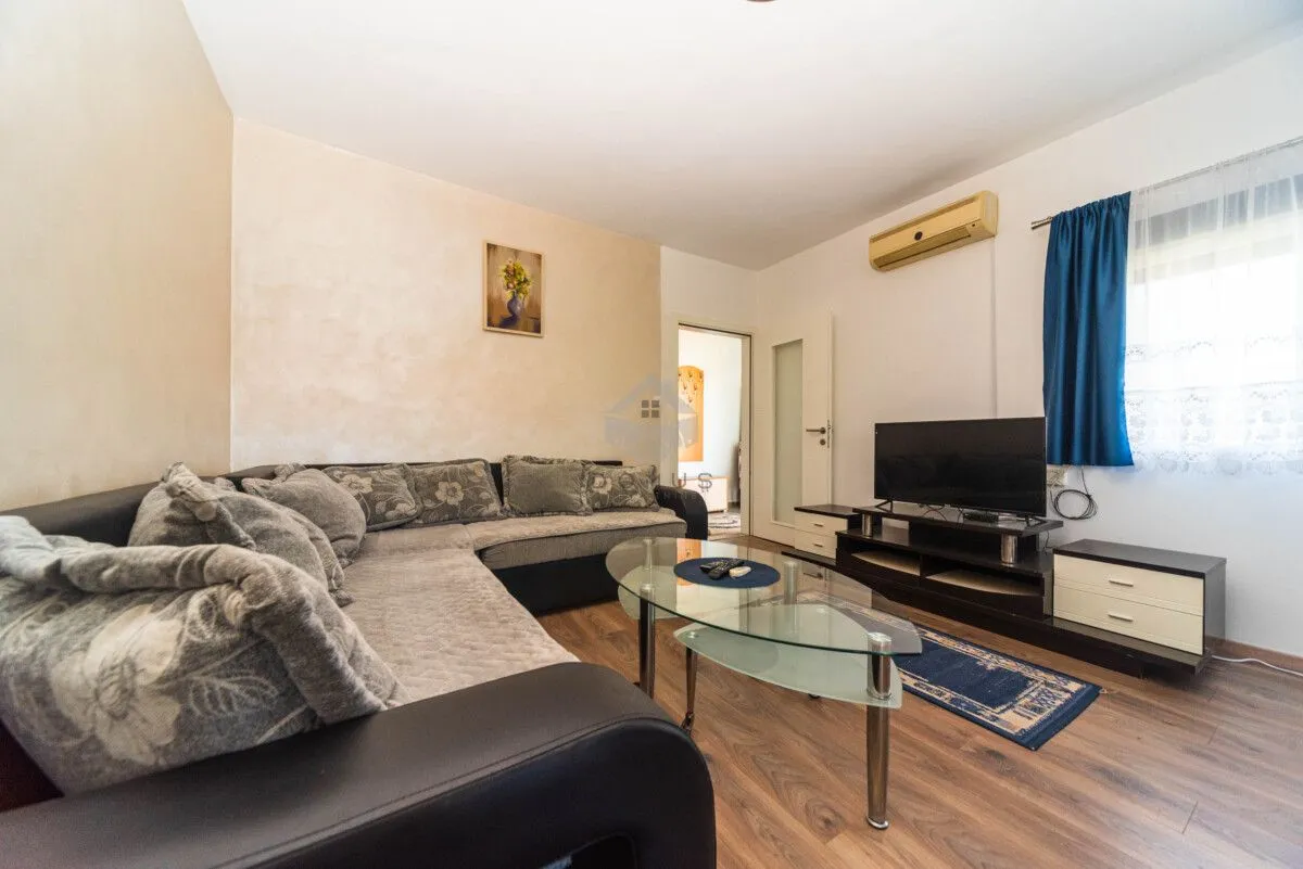 Izdavanje, jednosoban stan, 70m², Zlatica, Podgorica