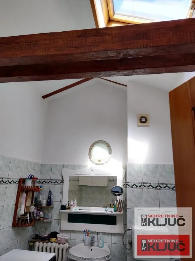 Prodaja, trosoban stan, 76m², Novo naselje, Novi Sad