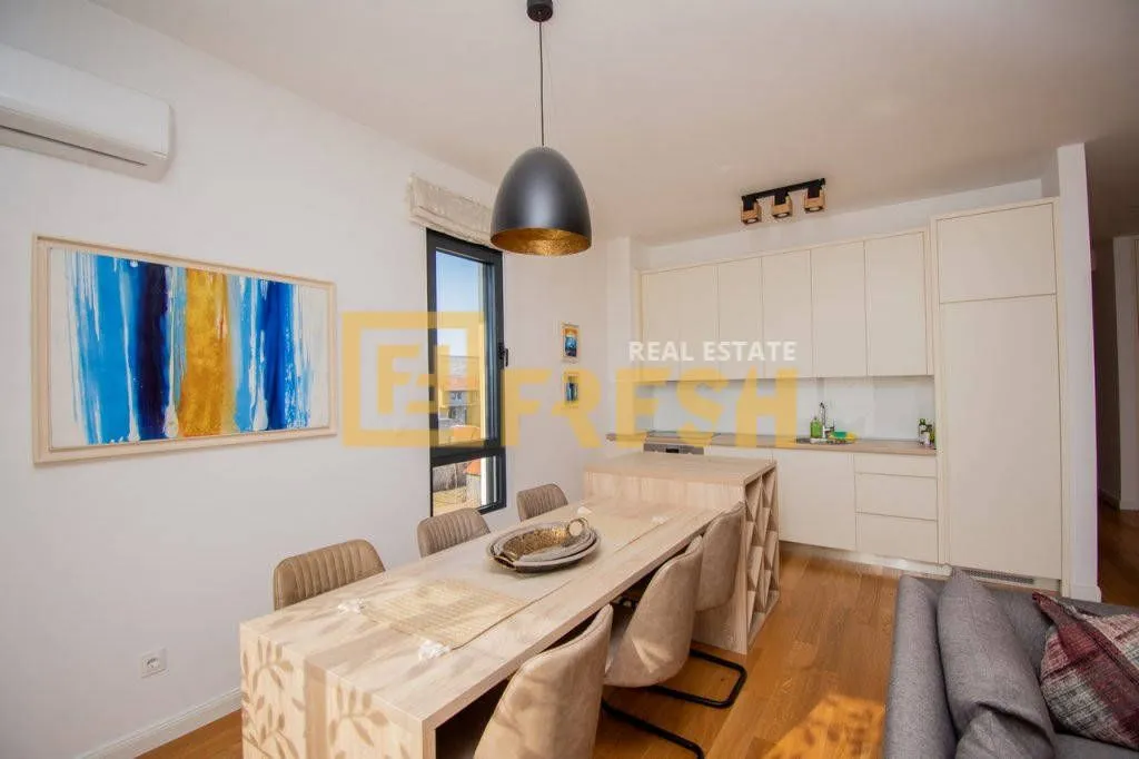 Izdavanje, trosoban stan, 95m², City Kvart, Podgorica