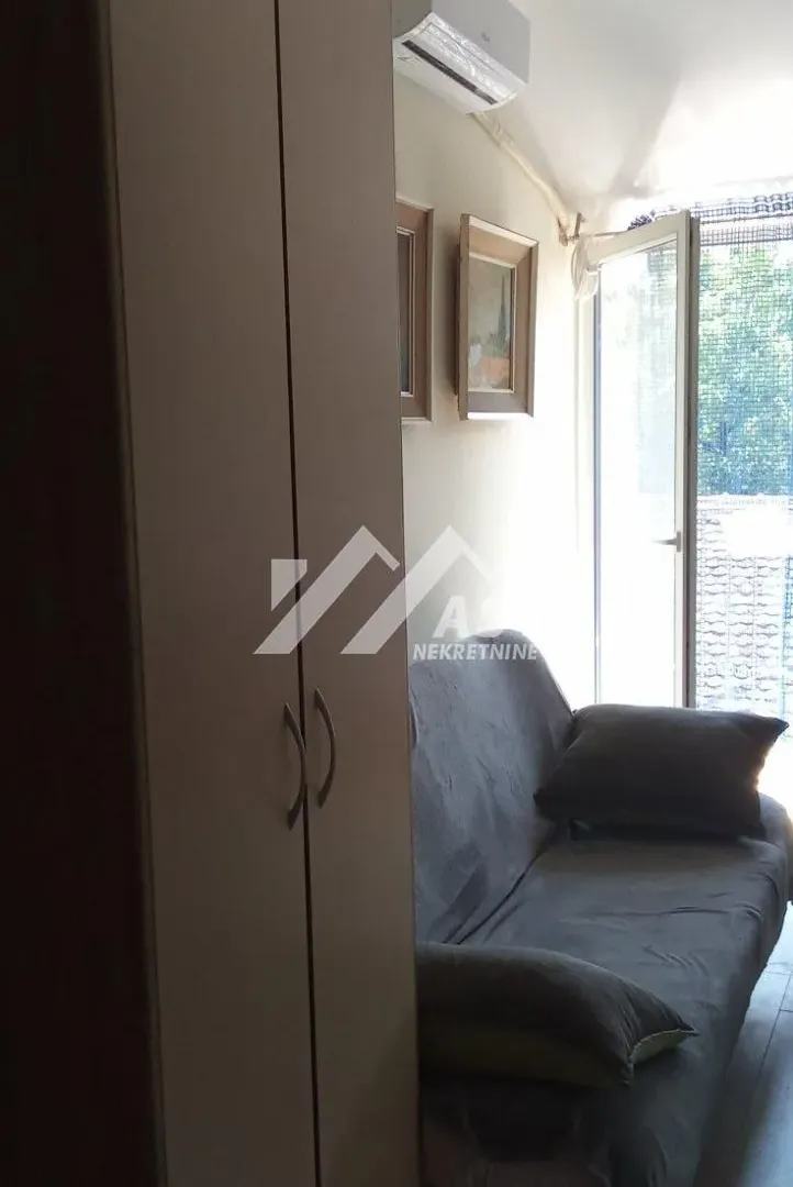 Izdavanje, jednosoban stan, 30m², Centar, Novi Sad