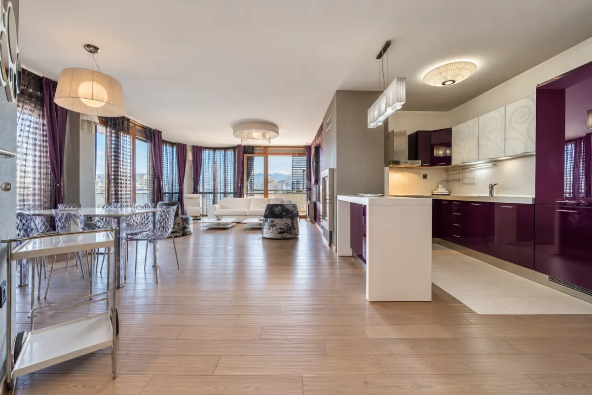 Izdavanje, trosoban stan, 140m², Preko Morače, Podgorica