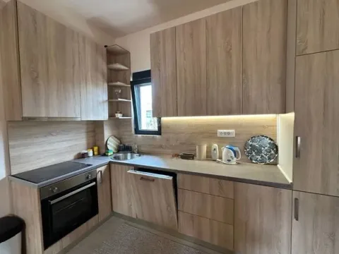 Izdavanje, dvosoban stan, 76m², Tološi, Podgorica - image 3
