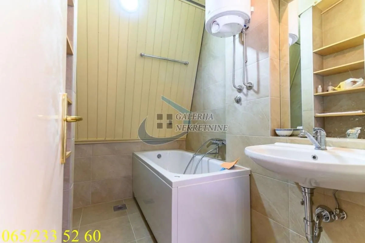 Izdavanje, trosoban stan, 96m², Lion, Zvezdara Sve Podlokacije