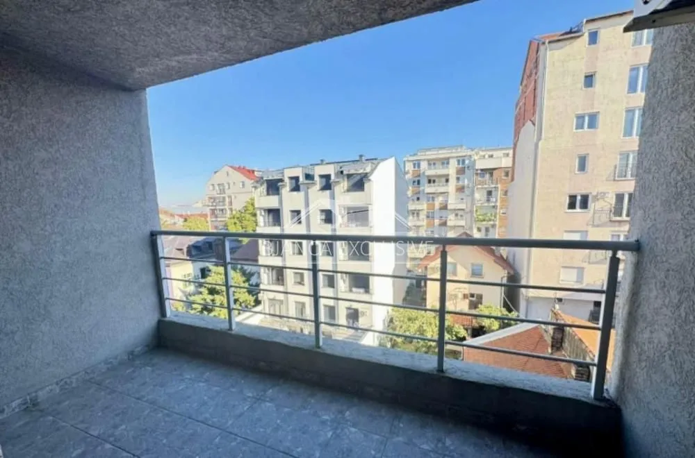 Prodaja, četvorosoban stan, 90m², Đeram Pijaca, Beograd