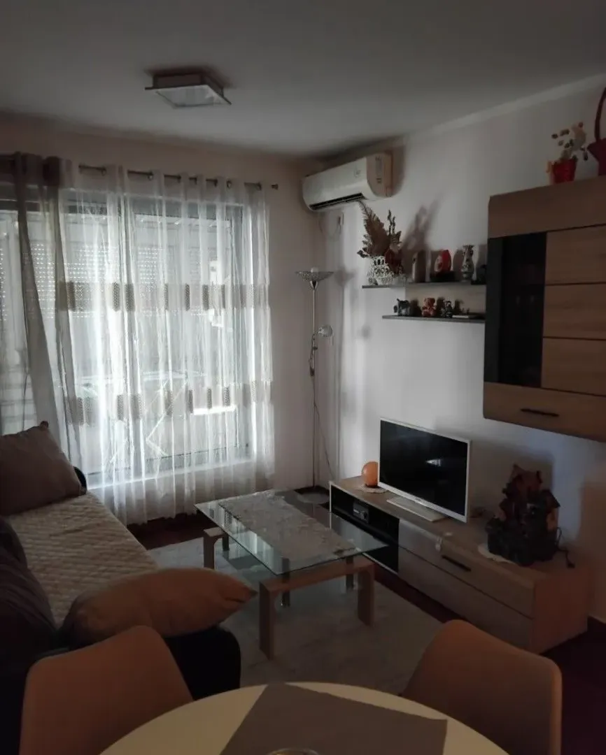 Izdavanje, jednosoban stan, 42m², City Kvart, Podgorica